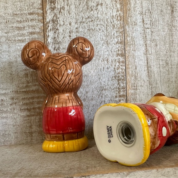 Disney Tiki Kingdom Mickey Mouse and Minnie Mouse Salt and Pepper Shakers - Picture 3 of 4